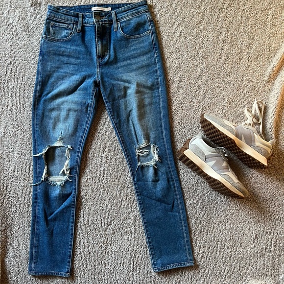 Levi’s 721 High Rise - Picture 4 of 6